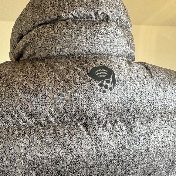Women’s Mountain Hardware Q shield 650 down quilted puffer vest. Gray size large - Picture 4 of 12